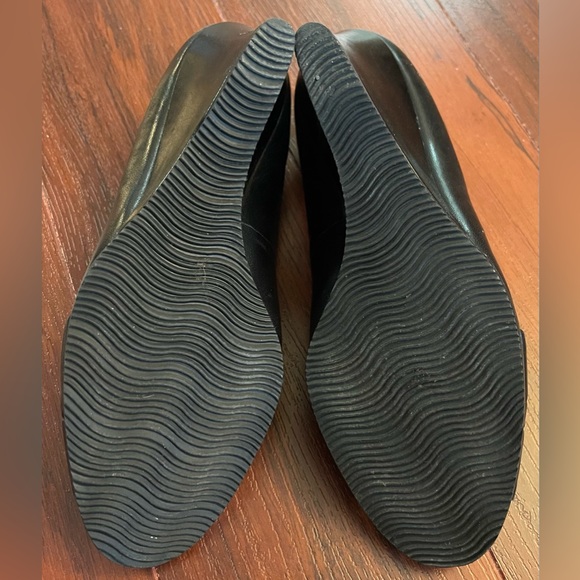 Sz.7-NWOB- Black Leather Wedge Pumps- Chinese Laundry - Picture 8 of 9